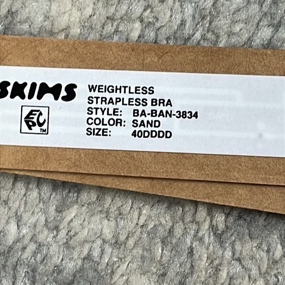 NWT Skims Weightless Strapless Bra Sand Beige Underwire Sz 40DDDD 40G - Picture 5 of 6